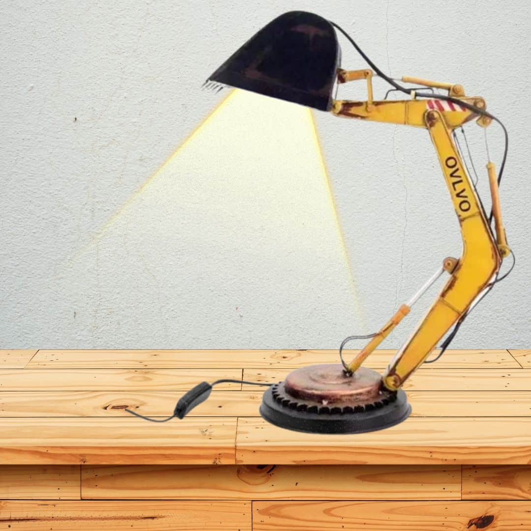 Lampa biurkowa LED o kształcie koparki